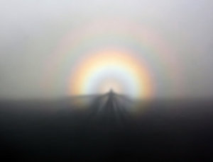 Solar_glory_and_Spectre_of_the_Brocken_from_GGB_on_07-05-2011.jpg